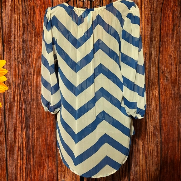 Buttons Nearly Sheer 3/4 Sleeve Blouse - Picture 2 of 4